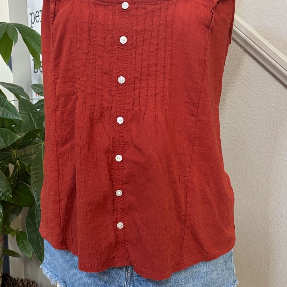 Women's Rust Ruffled Faux Button-Down Top 🤩 - Picture 3 of 12